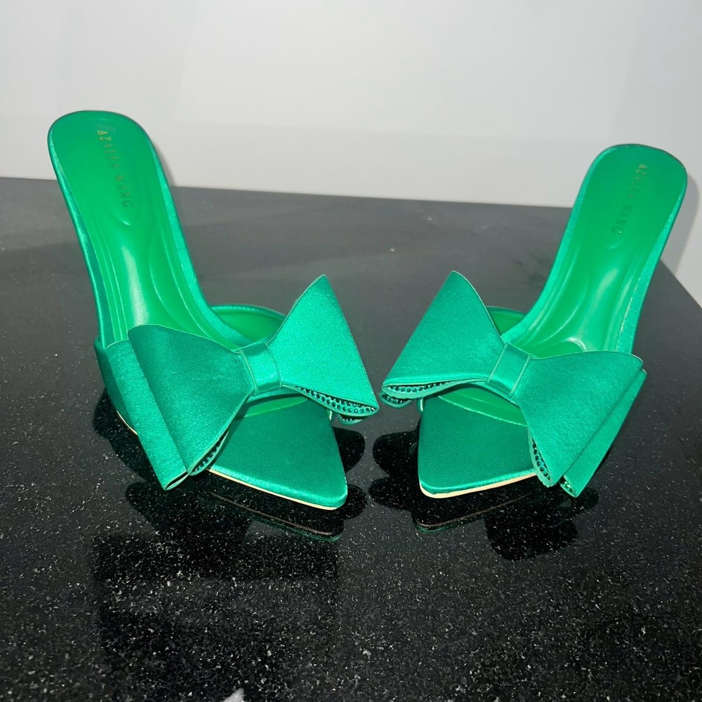 Elegant Green Bow Heels